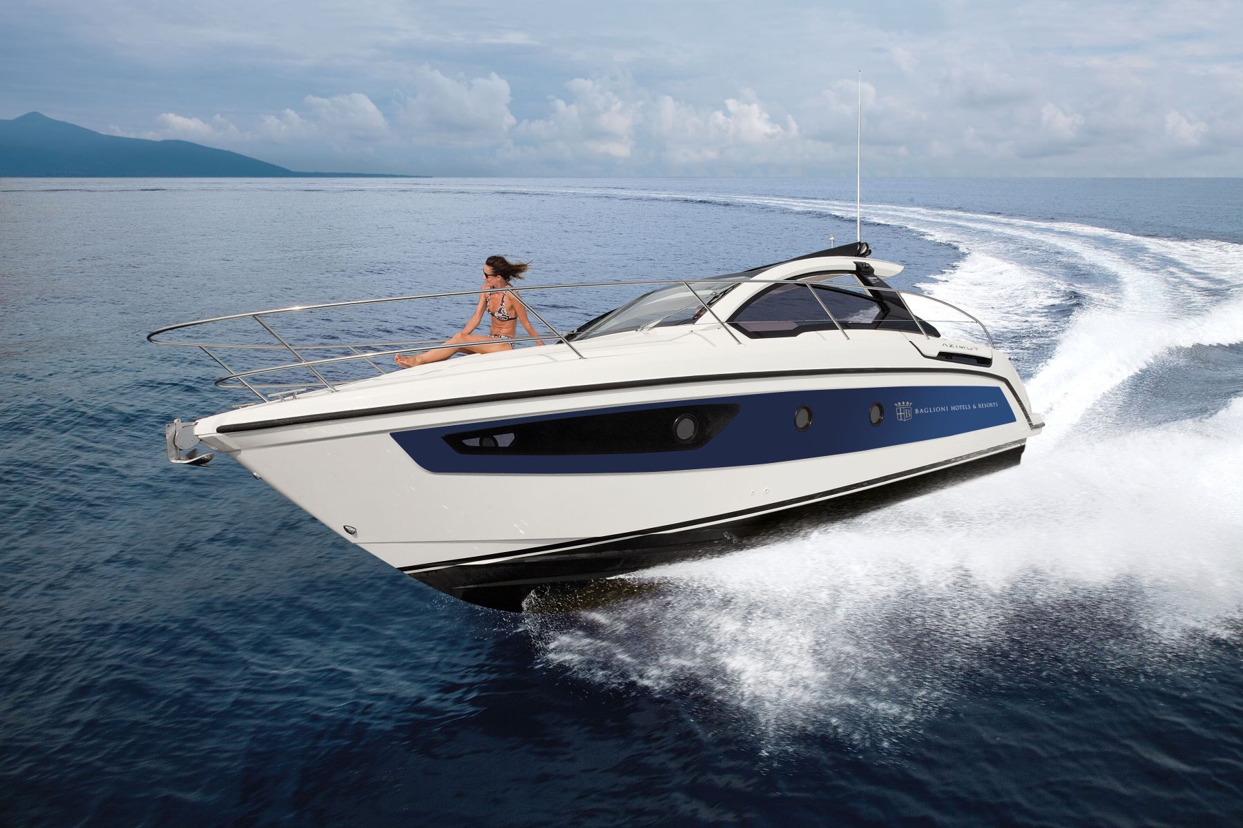 Baglioni Resort Sardinia и V MARINE организуют морские прогулки по Сардинии на элегантных яхтах Azimut Yachts.