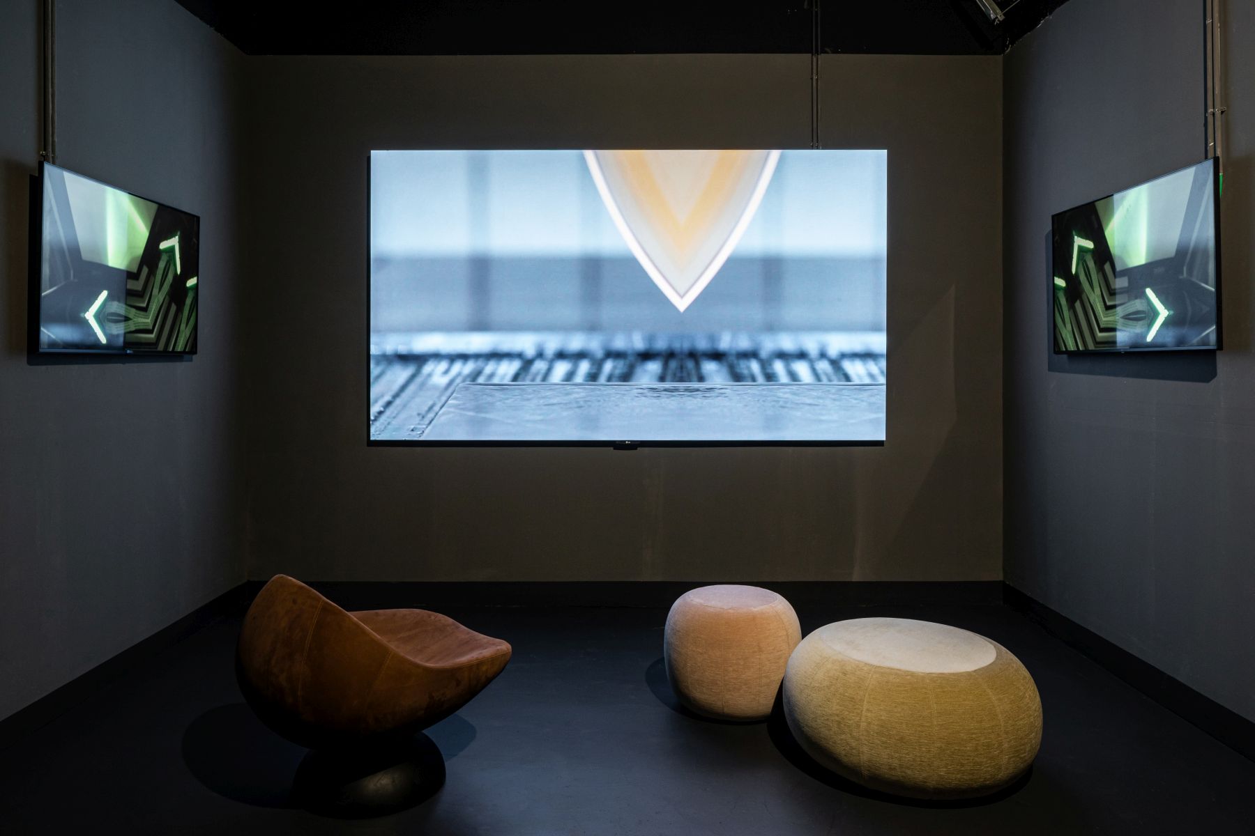 В рамках Недели дизайна в Милане отель  Casa Baglioni  показал   выставку      In-Between.